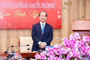 Bộ trưởng Nguyễn Kim Sơn chúc mừng năm mới 2026 cán bộ, viên chức, người lao động và người học Trường ĐH Sư phạm Hà Nội.