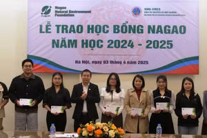 Các học viên nhận học bổng Nagao - sáng 3/4.