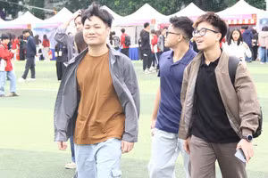 Sinh viên Trường ĐH Hà Nội háo hức đến Ngày hội việc làm – HANU Job Fair 2025.