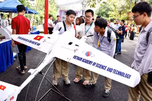 Học sinh trực tiếp trải nghiệm các hoạt động liên quan đến khoa học, công nghệ, STEM.