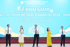 Văn nghệ chào mừng tại Lễ khai giảng.
