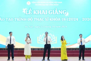 Văn nghệ chào mừng tại Lễ khai giảng.