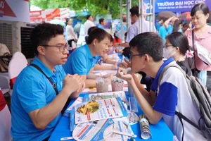 Hoạt động tư vấn tuyển sinh của Trường ĐH Khoa học tự nhiên (ĐH Quốc gia Hà Nội).