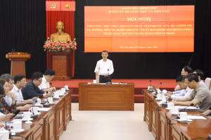 Ông Nguyễn Viết Lộc, Phó Bí thư Đảng ủy Bộ GD&ĐT phát biểu tại hội nghị.