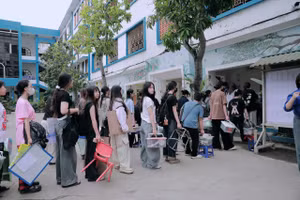 Thí sinh dự thi năng khiếu vào Trường ĐH Sư phạm Nghệ thuật Trung ương năm 2025 .