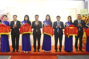 Nghi lễ cắt băng khai mạc Triển lãm Mỹ thuật Quốc tế năm 2025.