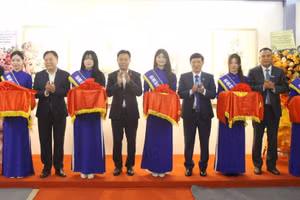 Nghi lễ cắt băng khai mạc Triển lãm Mỹ thuật Quốc tế năm 2025.