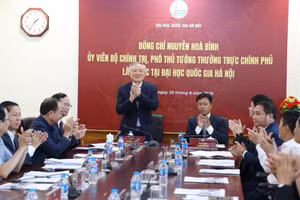 Phó Thủ tướng Thường trực Chính phủ Nguyễn Hòa Bình làm việc với Đại học Quốc gia Hà Nội - Ảnh: VGP/Nguyễn Hoàng.