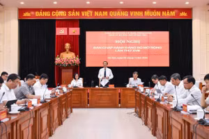 Thứ trưởng Phạm Ngọc Thưởng - Bí thư Đảng ủy Bộ GD&ĐT chủ trì hội nghị.