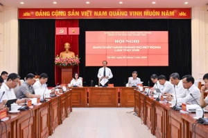 Thứ trưởng Phạm Ngọc Thưởng - Bí thư Đảng ủy Bộ GD&ĐT chủ trì hội nghị.