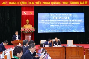 Ông Thái Văn Tài – Vụ trưởng Vụ Giáo dục Phổ thông (Bộ GD&ĐT) chia sẻ tại buổi họp báo.