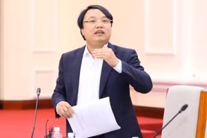 Ông Tạ Ngọc Trí trao đổi với báo chí về giải pháp phát triển nguồn nhân lực đối với giáo dục đặc biệt.