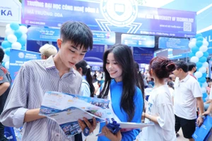 Thí sinh tham dự Ngày hội lựa chọn nguyện vọng xét tuyển 2025.
