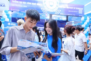 Thí sinh tham dự Ngày hội lựa chọn nguyện vọng xét tuyển 2025.