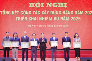 Đảng bộ Học viện Nông nghiệp Việt Nam được Đảng bộ TP Hà Nội tặng Bằng khen.