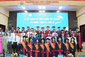 Trường ĐH Công đoàn trao bằng tốt nghiệp cho hơn 1.800 tân khoa