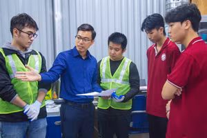 Sinh viên Trường ĐH Việt Nhật (ĐH Quốc gia Hà Nội) được học nhiều kiến thức thực tế.