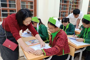 Quyết liệt xóa mù chữ: Đi từng ngõ, gõ từng nhà