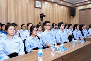 Sinh viên Trường Đại học Mở Hà Nội tham gia hội thảo.
