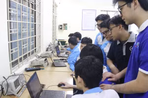 Sinh viên Trường ĐH Giao thông vận tải.