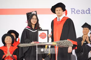 Nguyễn Thúy Anh Thư trong ngày nhận bằng tốt nghiệp. Ảnh: RMIT.