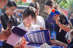 Thí sinh tham dự Ngày hội lựa chọn nguyện vọng xét tuyển 2025 tại Đại học Bách khoa Hà Nội - ngày 19/7.