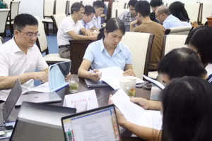 Các chuyên gia, nhà giáo tham dự hội thảo.