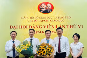 Chi ủy Tạp chí Giáo dục, nhiệm kỳ 2025 - 2030 ra mắt Đại hội.