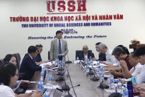 GS.TS Hoàng Anh Tuấn - Hiệu trưởng Trường Đại học Khoa học Xã hội và Nhân văn phát biểu khai mạc. 