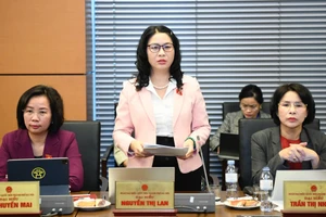 Đại biểu Quốc hội Nguyễn Thị Lan góp ý dự thảo Văn kiện trình Đại hội đại biểu toàn quốc lần thứ XIV của Đảng tại buổi thảo luận tổ - kỳ họp thứ 10, Quốc hội khóa 15 - chiều 4/11.
