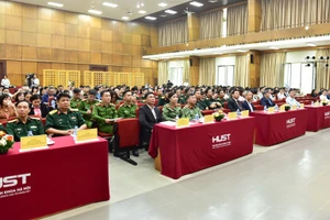 Đội ngũ giảng viên lý luận chính trị, cán bộ làm công tác học sinh, sinh viên và công tác đoàn tại các cơ sở giáo dục đại học, cao đẳng, trung cấp trong hệ thống giáo dục quốc dân tham gia khóa bồi dưỡng.