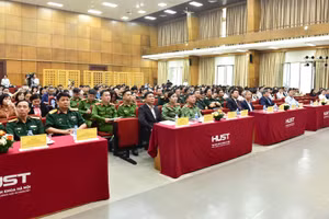 Đội ngũ giảng viên lý luận chính trị, cán bộ làm công tác học sinh, sinh viên và công tác đoàn tại các cơ sở giáo dục đại học, cao đẳng, trung cấp trong hệ thống giáo dục quốc dân tham gia khóa bồi dưỡng.