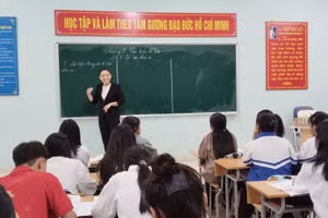 Cô giáo Trần Thị Ngát trong giờ lên lớp.