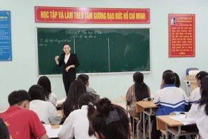 Cô giáo Trần Thị Ngát trong giờ lên lớp.