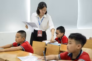 Vị thế quan trọng của nhà giáo trong xã hội gồm cả nhà giáo công lập và ngoài công lập được xác định, bảo đảm tất cả nhà giáo được tôn trọng, bảo vệ và tôn vinh.