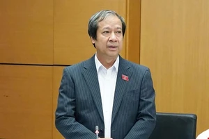 Bộ trưởng Nguyễn Kim Sơn trao đổi tại họp tổ - chiều 22/10.