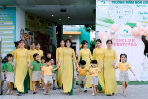 Tại Trường Mầm non Tuổi Thần Tiên, trẻ luôn coi các cô như mẹ hiền.