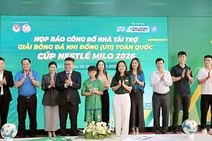 Ban Tổ chức công bố áo đấu của mùa giải năm nay. 