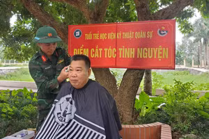 Tuổi trẻ Học viện Kỹ thuật Quân sự hết mình với 'Hành quân xanh'