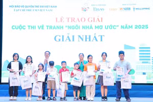 Các thí sinh đoạt giải Nhất cuộc thi vẽ tranh "Ngôi nhà mơ ước" năm 2025.
