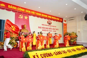 Văn nghệ chào mừng.