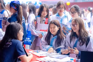 Hoạt động tư vấn tuyển sinh của Trường Đại học Thăng Long năm 2026. Ảnh: NTCC.