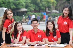 Sinh viên Trường Quản trị và Kinh doanh (HSB), Đại học Quốc gia Hà Nội.