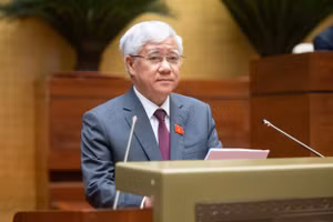 Chủ tịch Ủy ban Trung ương Mặt trận Tổ quốc Việt Nam Đỗ Văn Chiến trình bày Báo cáo tổng hợp ý kiến, kiến nghị của cử tri và Nhân dân gửi đến Kỳ họp thứ 9, Quốc hội khóa XV.
