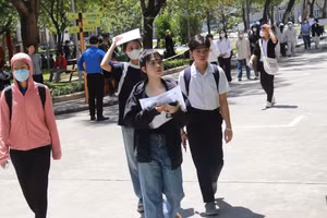 Thí sinh tham dự Kỳ thi đánh giá năng lực năm 2025 do Trường ĐH Sư phạm Hà Nội tổ chức.