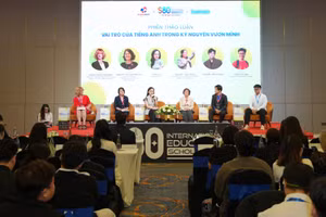 Các chuyên gia, diễn giả chia sẻ tại chương trình Chương trình học bổng giáo dục "S80 International Education Scholarship".