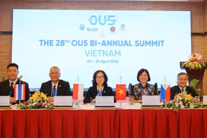 Hiệu trưởng của 5 trường đại học Mở chủ trì Hội nghị.