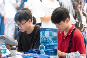 Thí sinh tham dự Ngày hội tuyển sinh đại học năm 2025.