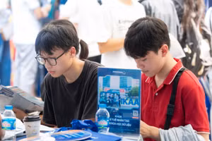 Thí sinh tham dự Ngày hội tuyển sinh đại học năm 2025.