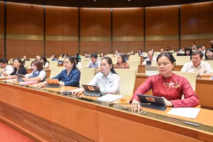 Đại biểu Quốc hội biểu quyết thông qua Luật Việc làm sửa đổi.